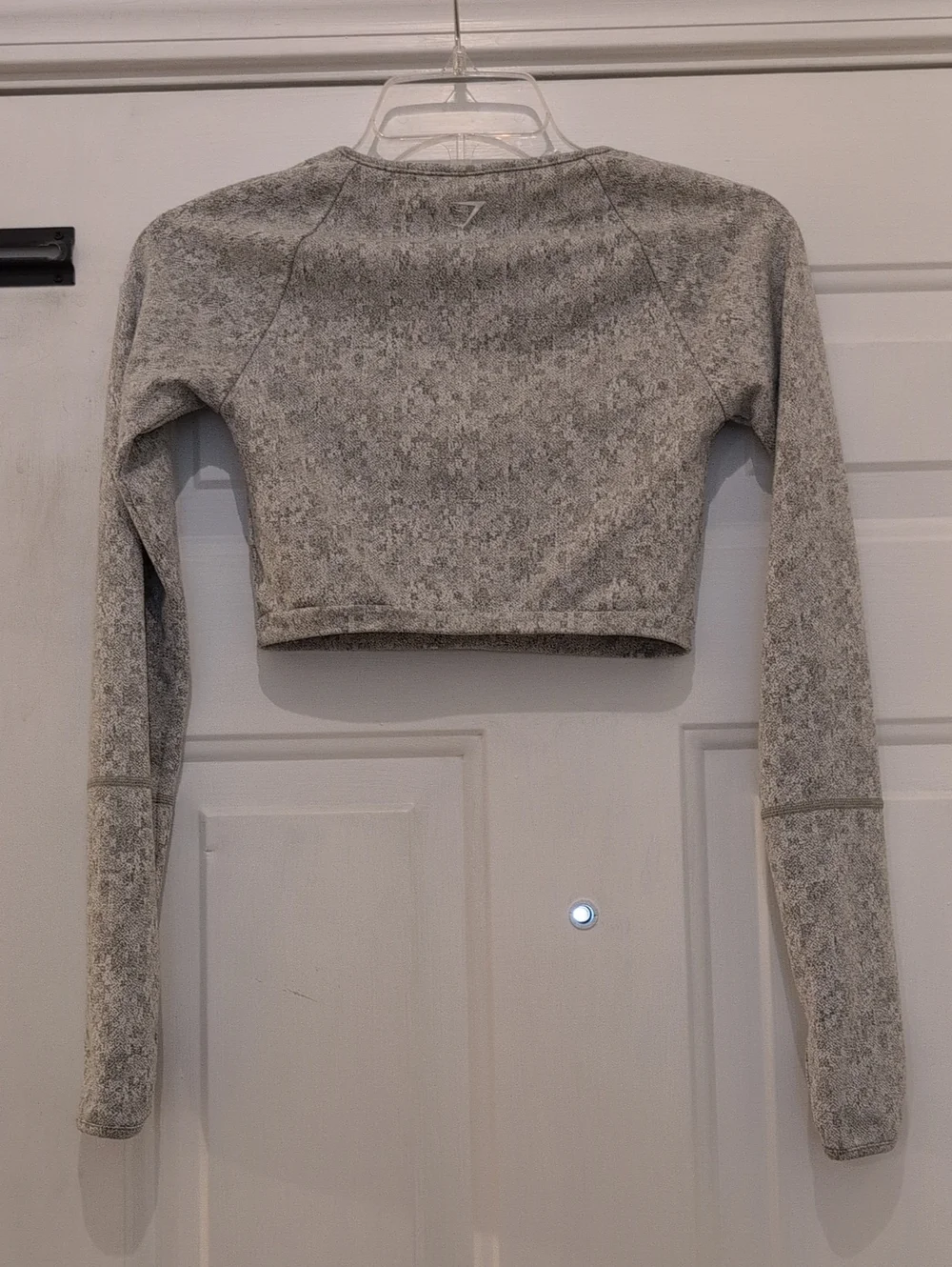 Gymshark Fleur Texture Long Sleeved Key Hole Crop Top, Khaki Marl Color, XS - Picture 3 of 6